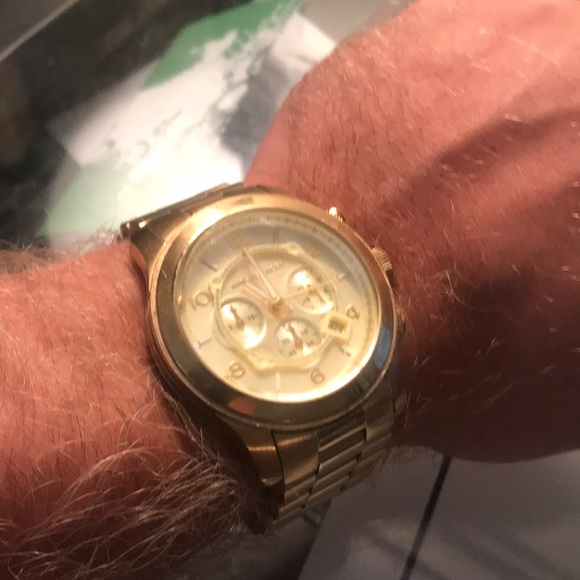 Micheal Kors Gold Watch - Picture 1 of 3